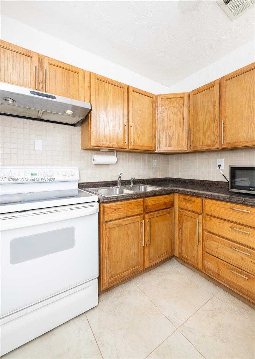Small Image of 3220 NORTH SURF RD #1, Hollywood Number 11