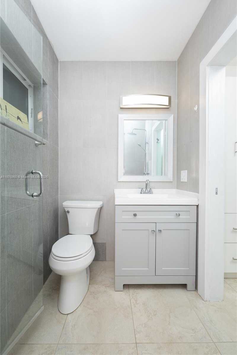 Small Image of 3220 NORTH SURF RD #1, Hollywood Number 16