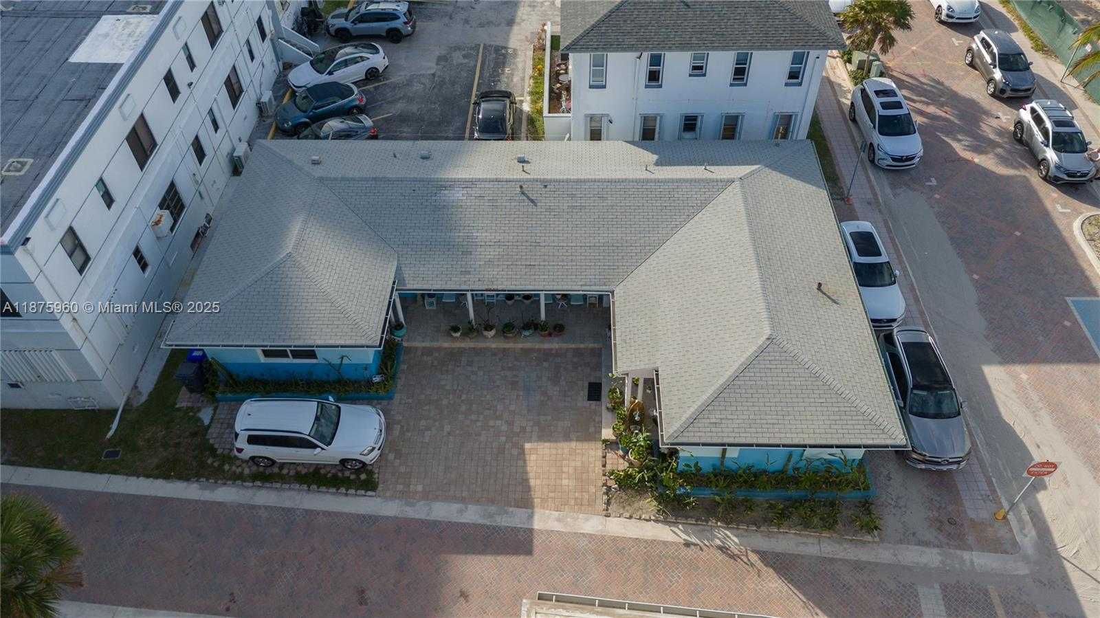 Small Image of 3220 NORTH SURF RD #1, Hollywood Number 25