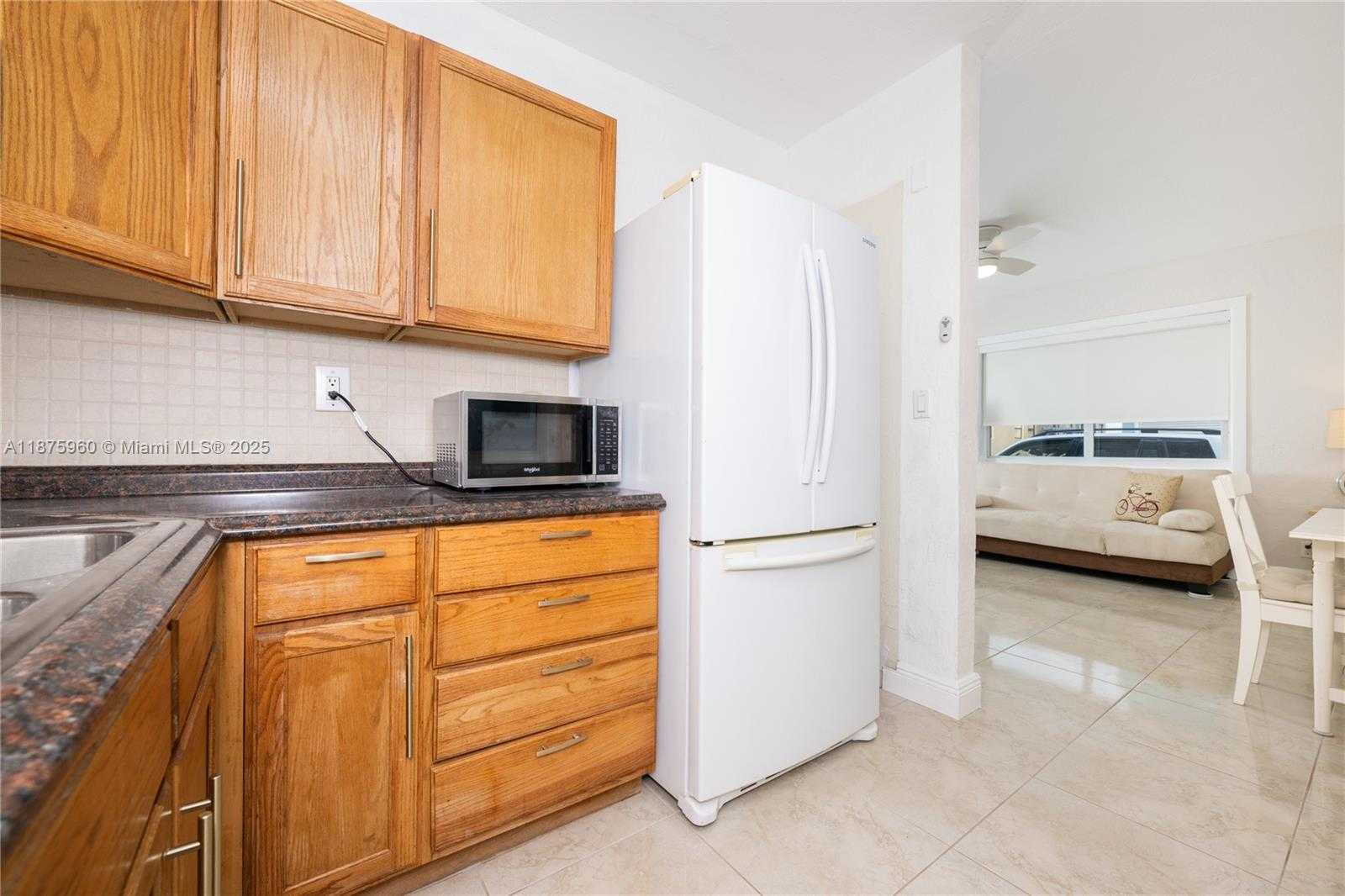 Small Image of 3220 NORTH SURF RD #1, Hollywood Number 9