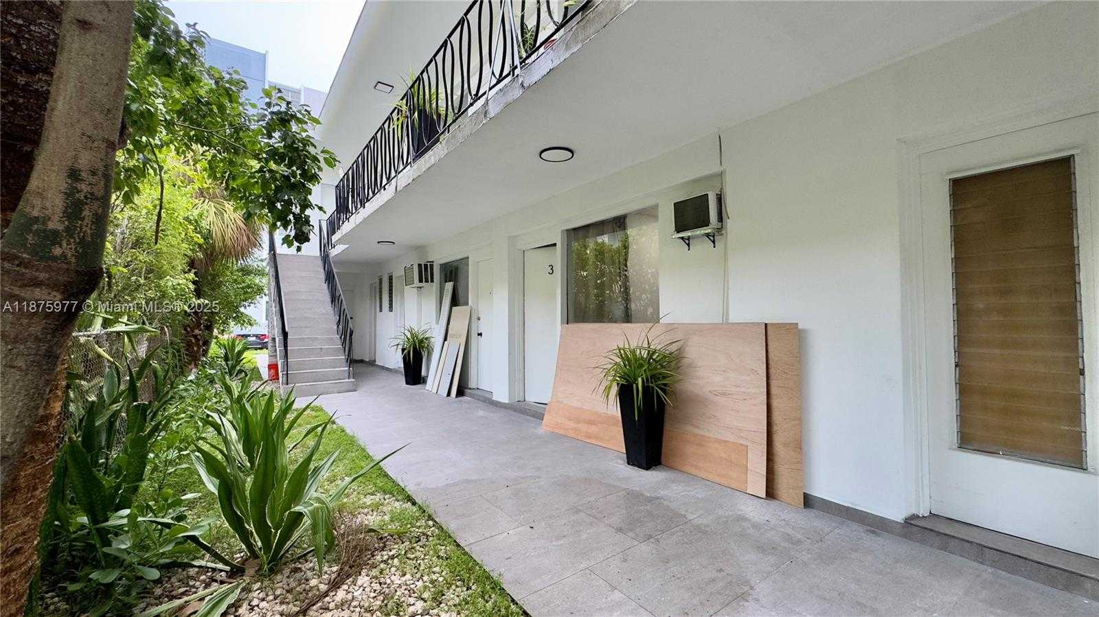 Small Image of 2025 BAY DR #8, Miami Beach Number 12