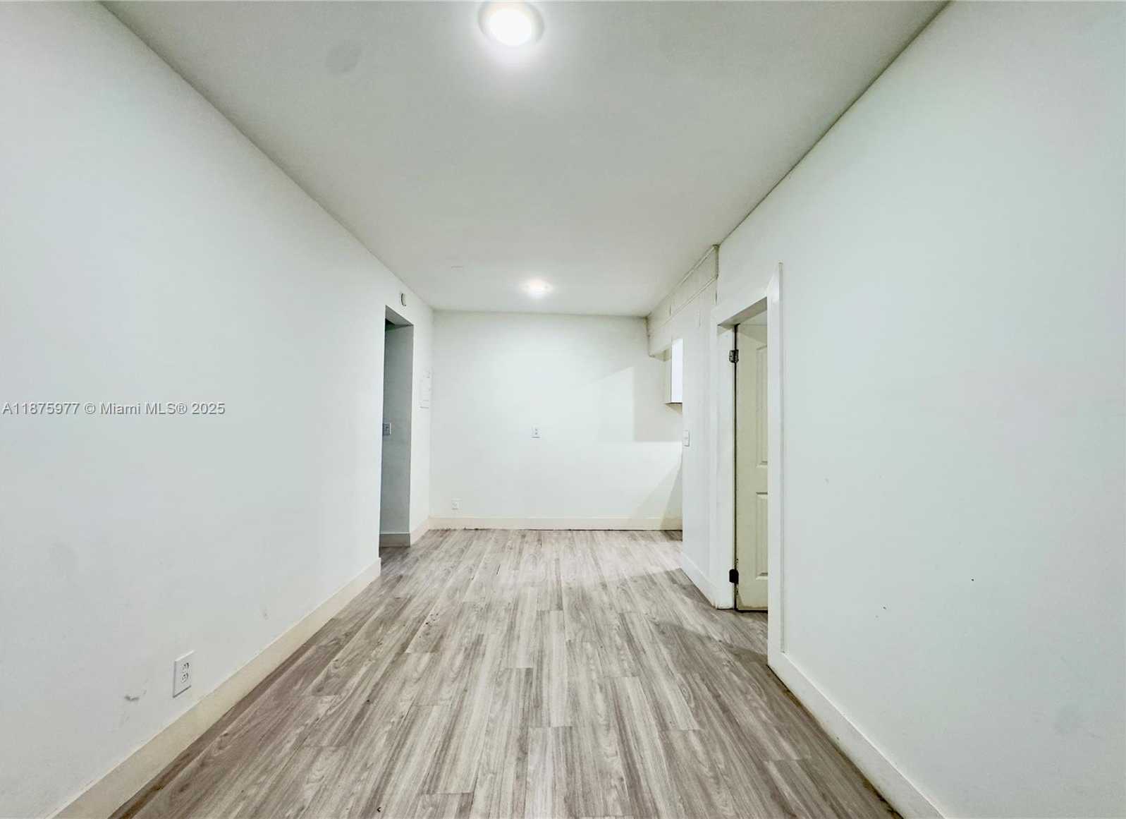 Small Image of 2025 BAY DR #8, Miami Beach Number 2