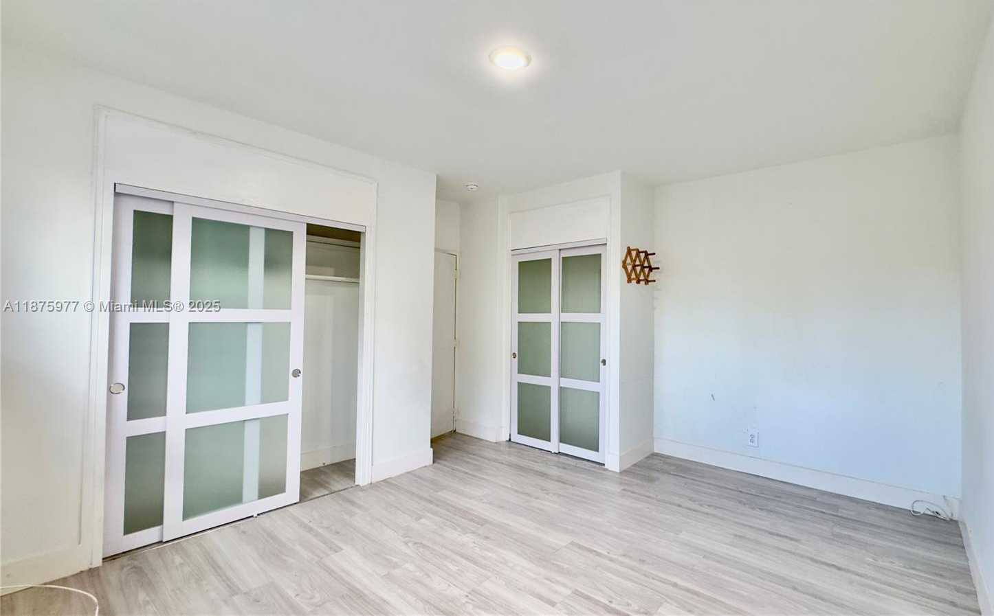 Small Image of 2025 BAY DR #8, Miami Beach Number 6