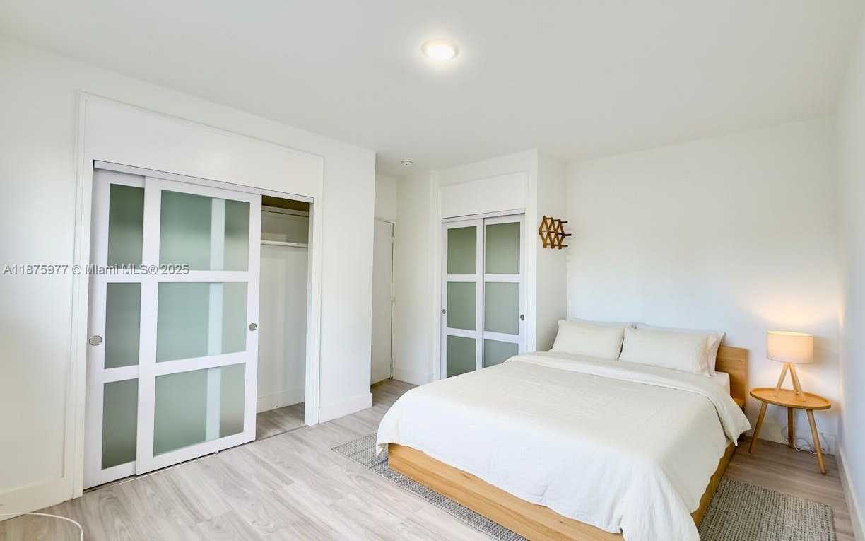 Small Image of 2025 BAY DR #8, Miami Beach Number 7