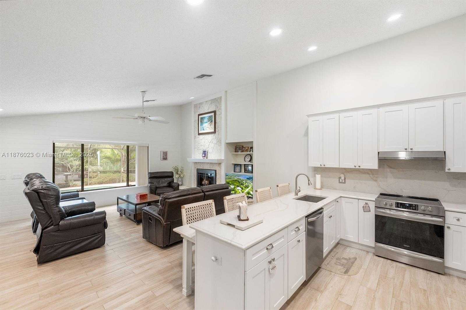 Small Image of 17982 TIDEWATER CIR, Jupiter Number 18