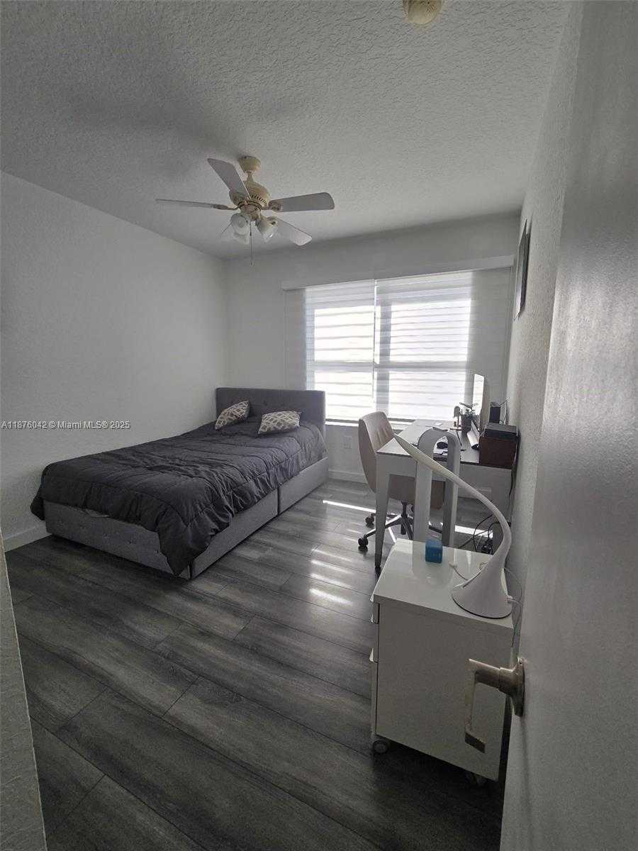 Small Image of 7326 COLLINS AVE #204, Miami Beach Number 8