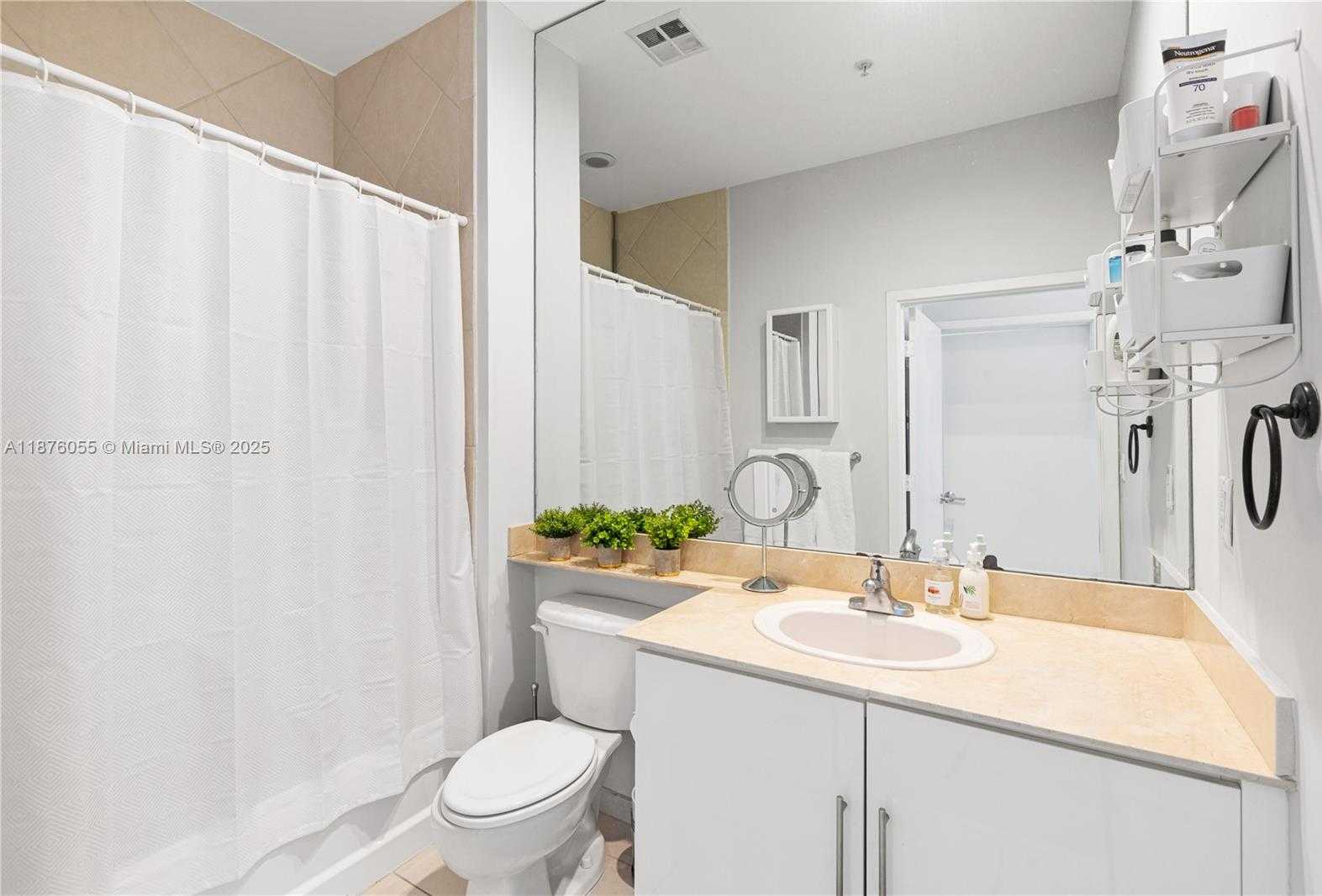 Small Image of 325 SOUTH BISCAYNE BLVD #UPH18, Miami Number 10