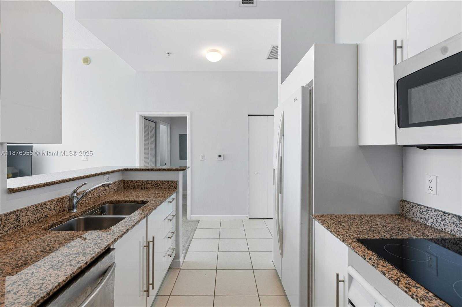 Small Image of 325 SOUTH BISCAYNE BLVD #UPH18, Miami Number 4