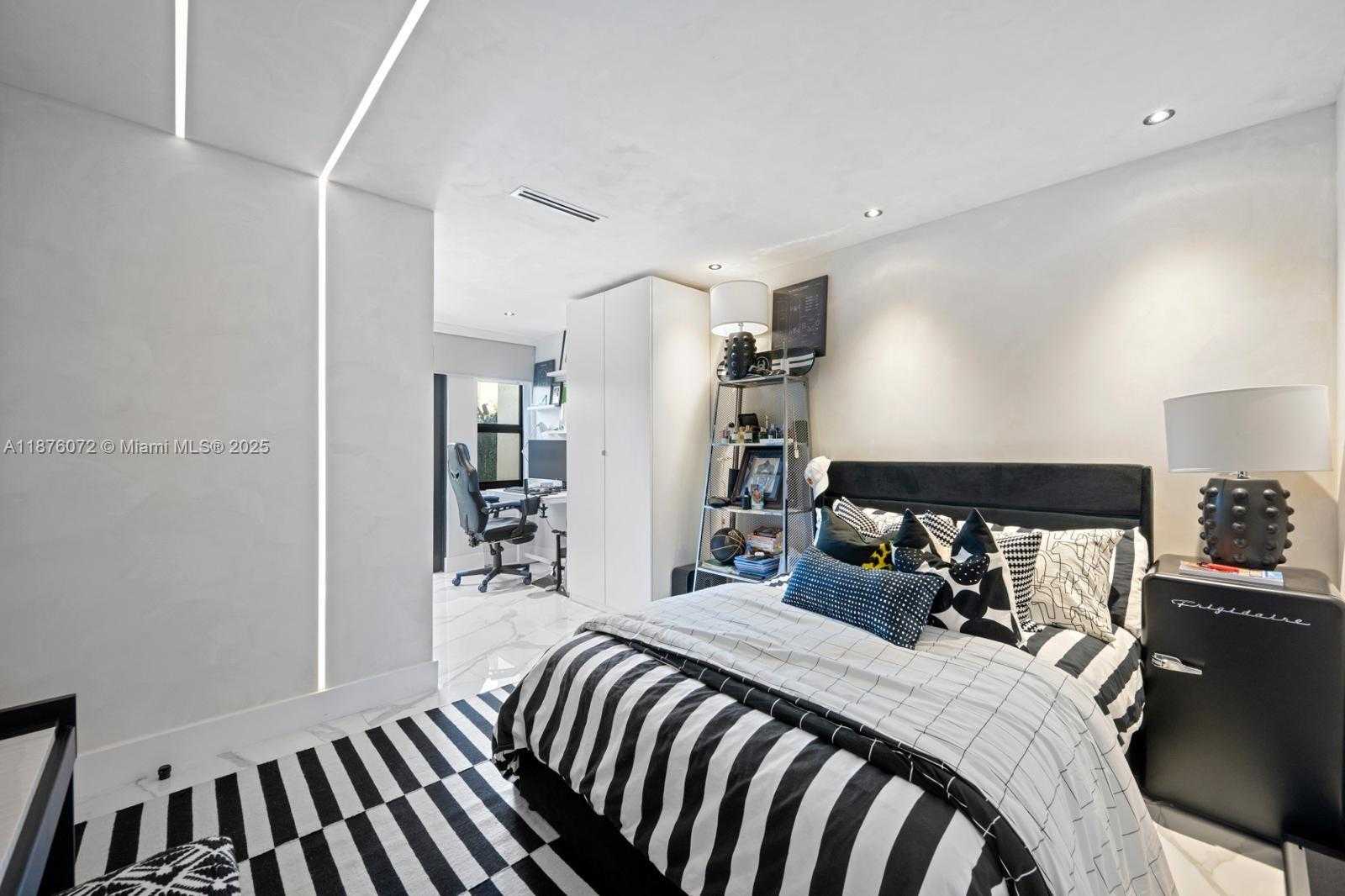 Small Image of 3904 NORTH EAST 167TH ST #10, North Miami Beach Number 17
