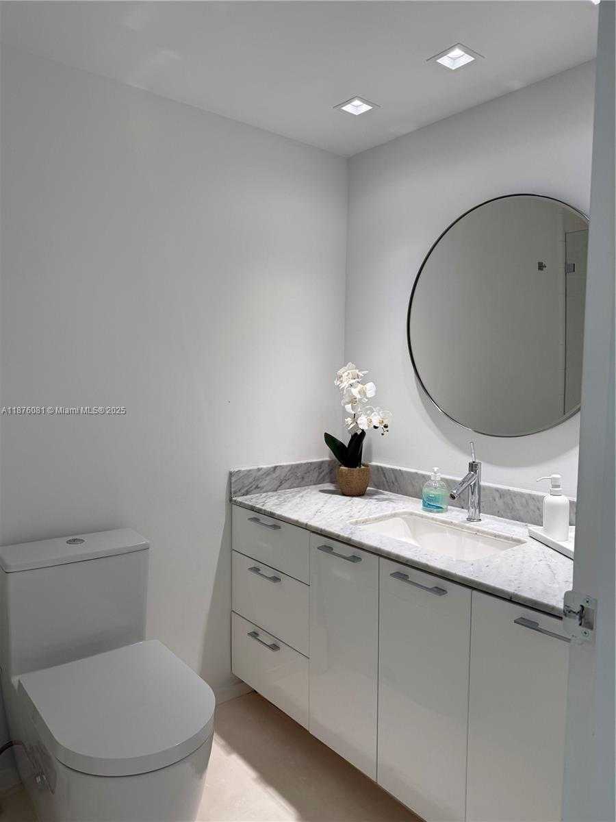 Small Image of 900 BAY DR #315, Miami Beach Number 11