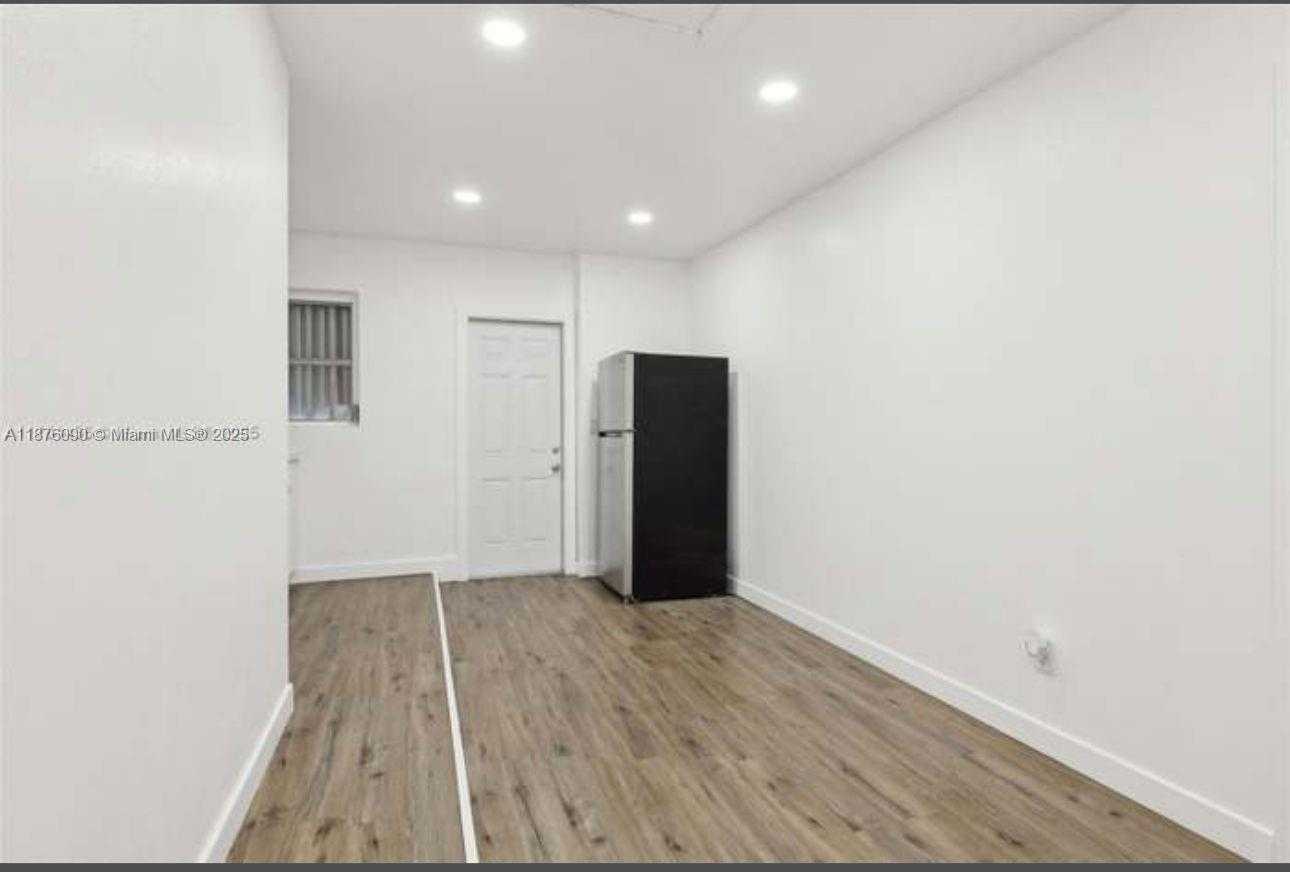 Small Image of 7420 MCKINLEY ST, Hollywood Number 4