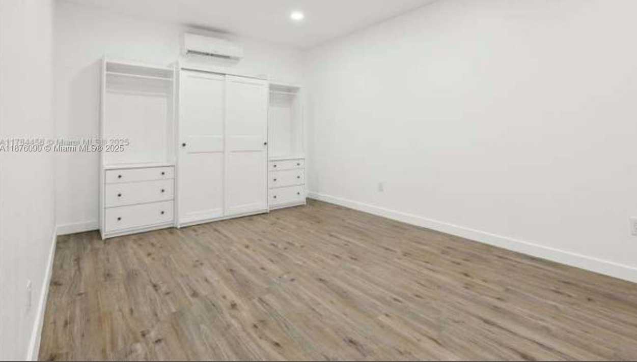 Small Image of 7420 MCKINLEY ST, Hollywood Number 5