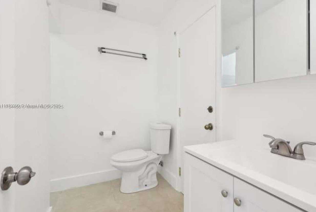 Small Image of 7420 MCKINLEY ST, Hollywood Number 6