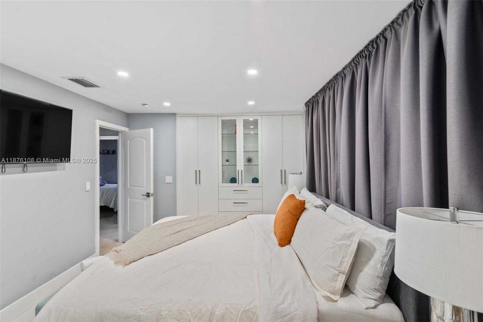 Small Image of 830 SOUTH WEST 93RD AVE, Miami Number 13