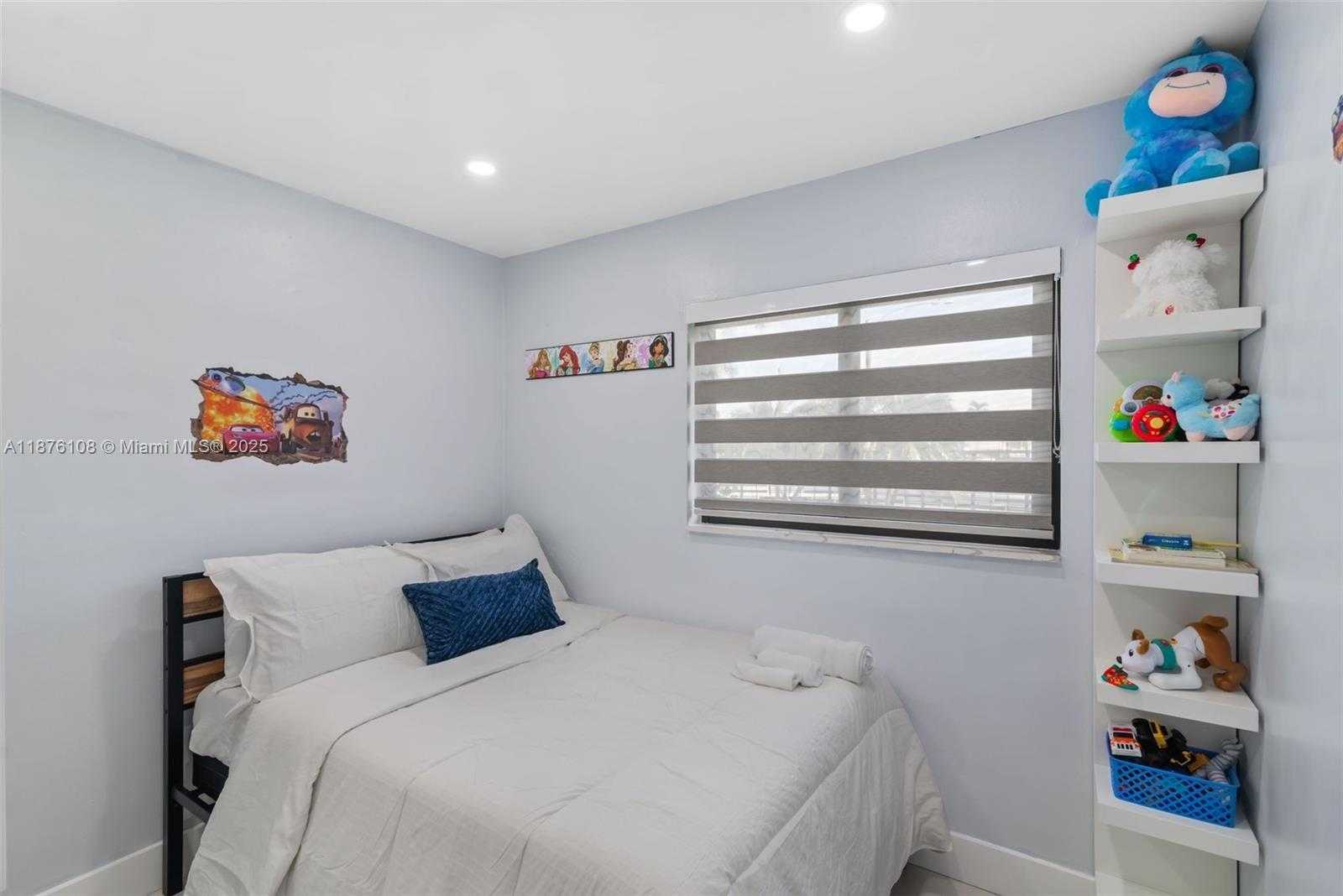 Small Image of 830 SOUTH WEST 93RD AVE, Miami Number 26