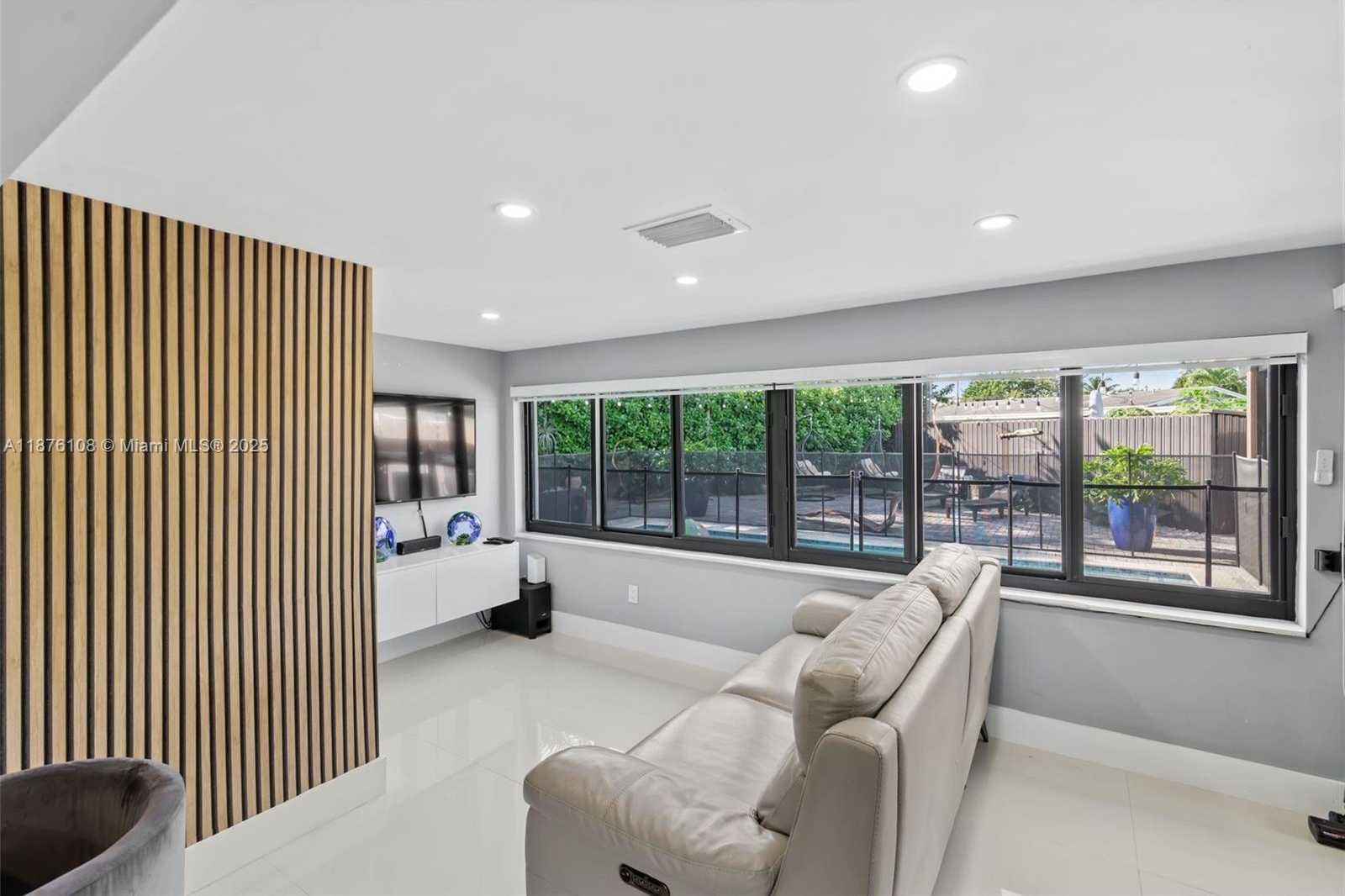 Small Image of 830 SOUTH WEST 93RD AVE, Miami Number 4