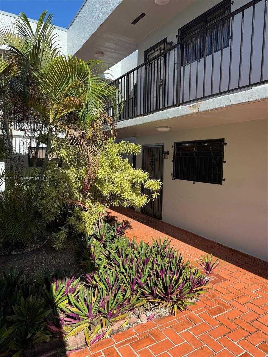 Small Image of 1300 WEST 41ST ST #102, Hialeah Number 2