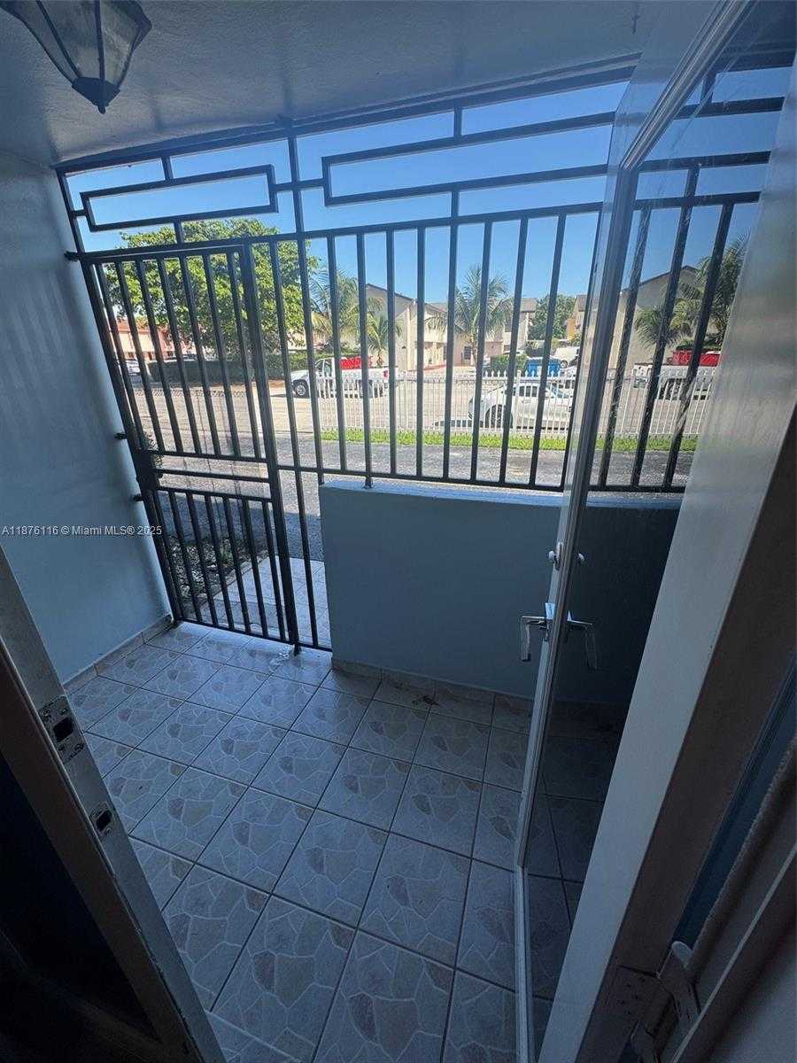 Small Image of 1300 WEST 41ST ST #102, Hialeah Number 5