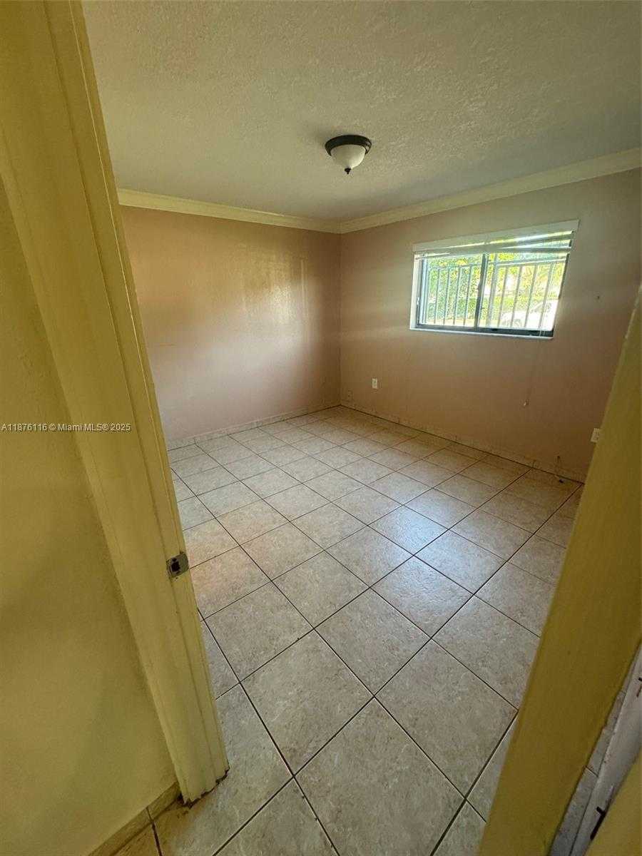 Small Image of 1300 WEST 41ST ST #102, Hialeah Number 6