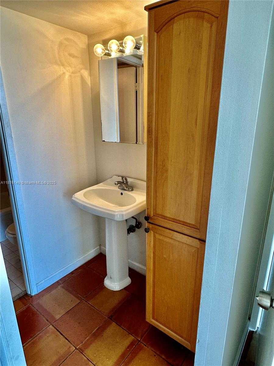 Small Image of 600 NORTH EAST 36TH ST #814, Miami Number 16