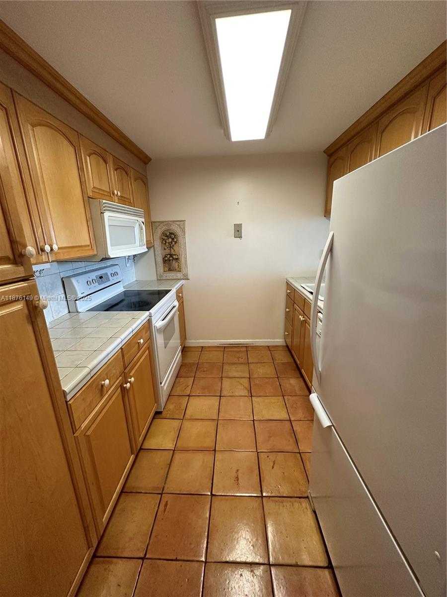 Small Image of 600 NORTH EAST 36TH ST #814, Miami Number 7