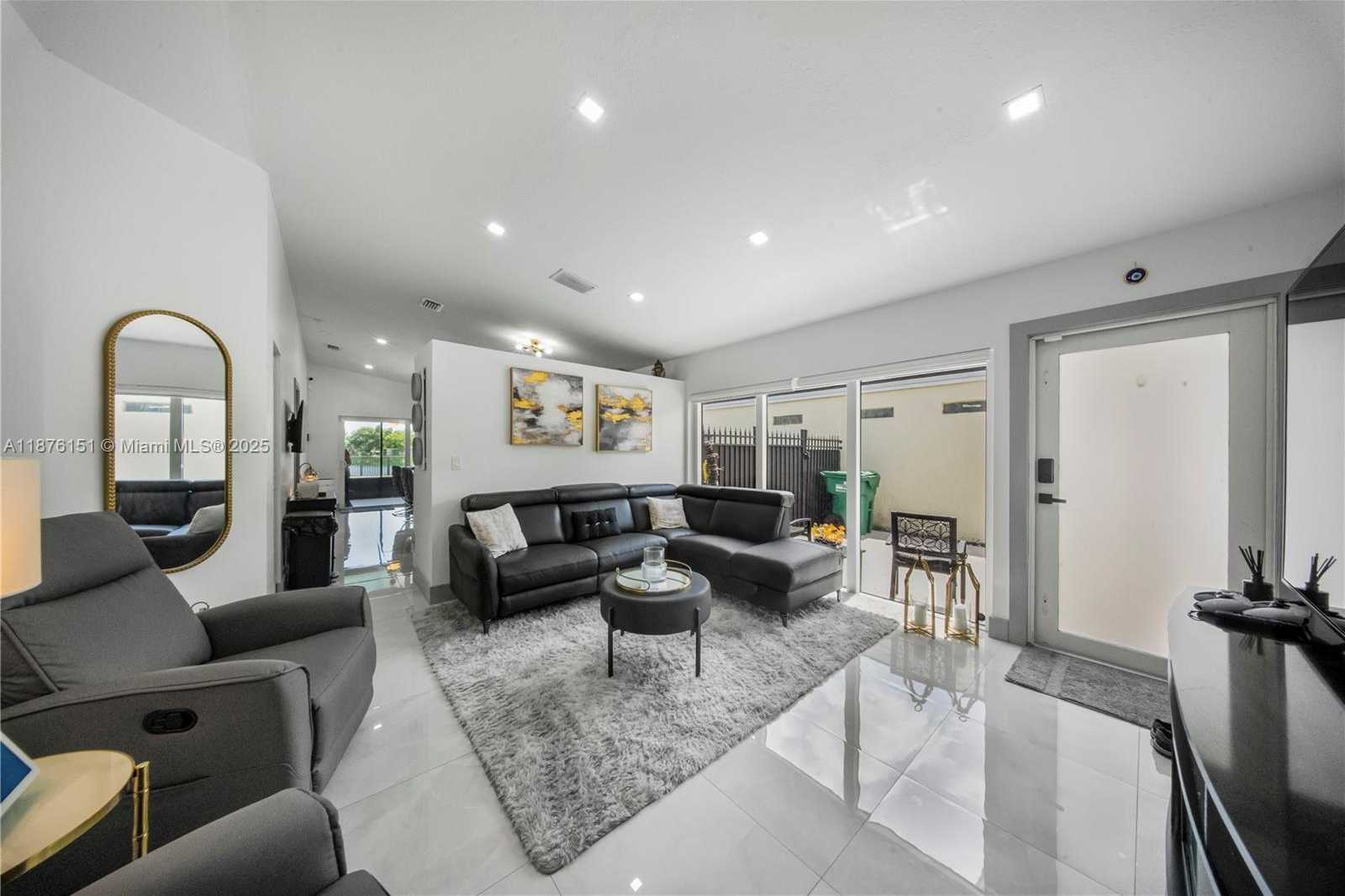 Small Image of 17079 SOUTH WEST 142ND PL, Miami Number 10