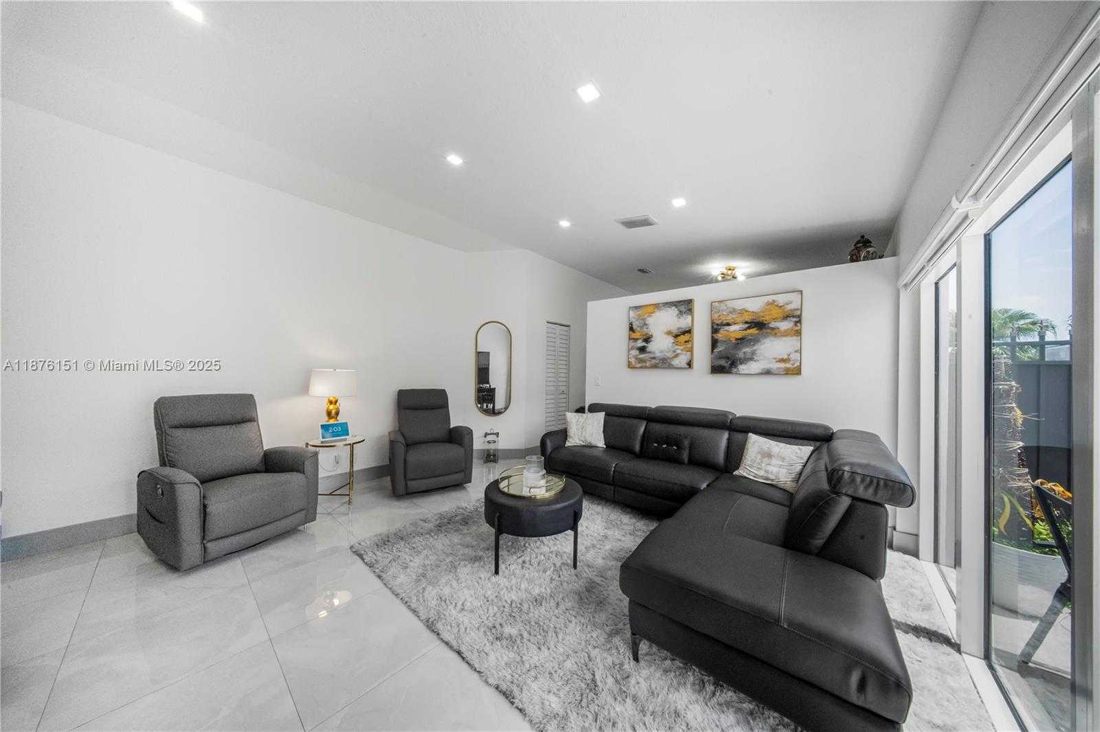 Small Image of 17079 SOUTH WEST 142ND PL, Miami Number 11