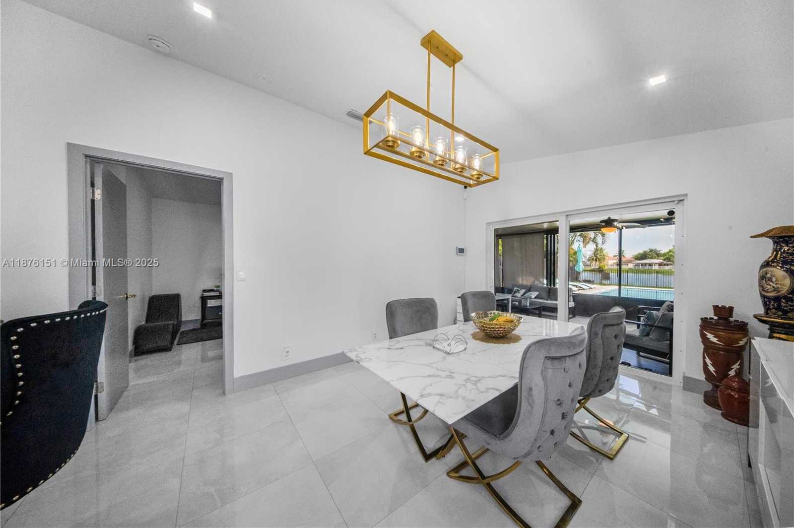 Small Image of 17079 SOUTH WEST 142ND PL, Miami Number 12