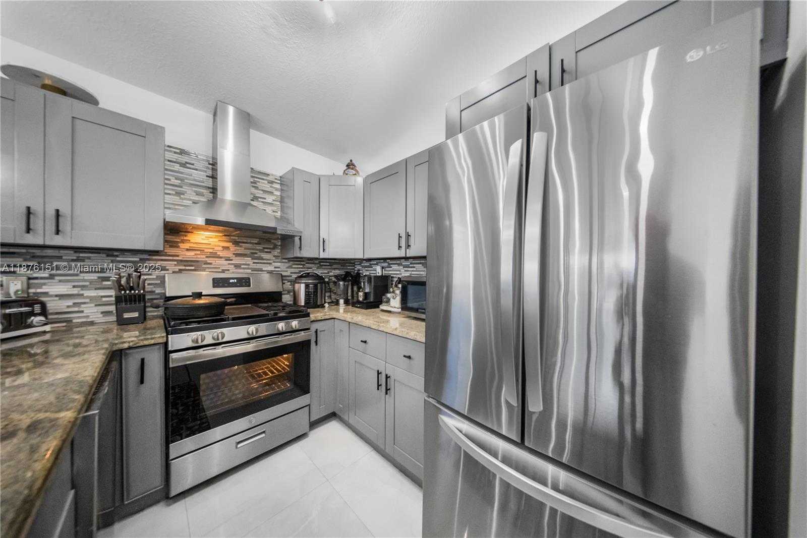 Small Image of 17079 SOUTH WEST 142ND PL, Miami Number 14