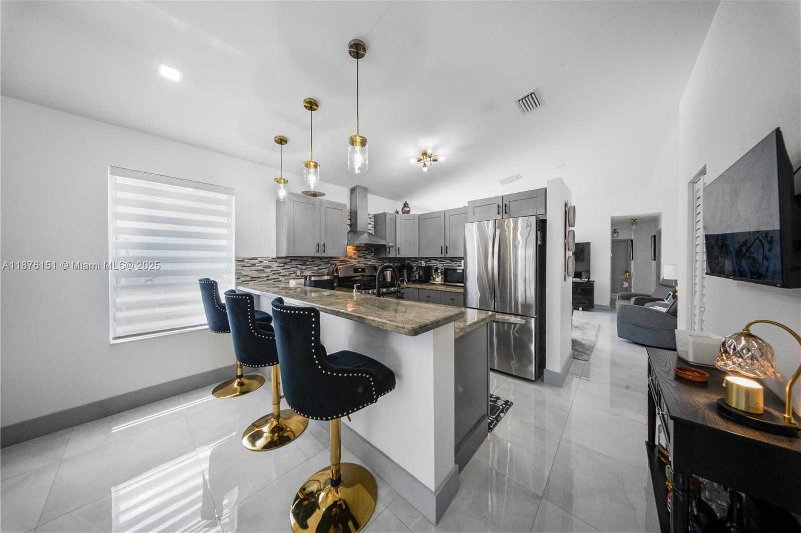 Small Image of 17079 SOUTH WEST 142ND PL, Miami Number 16