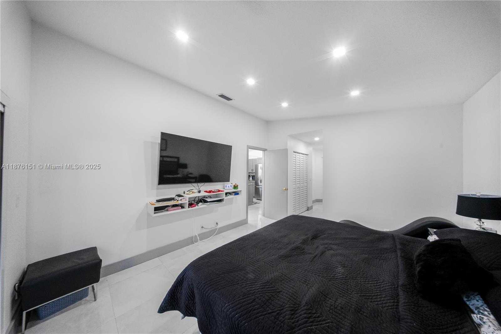 Small Image of 17079 SOUTH WEST 142ND PL, Miami Number 19