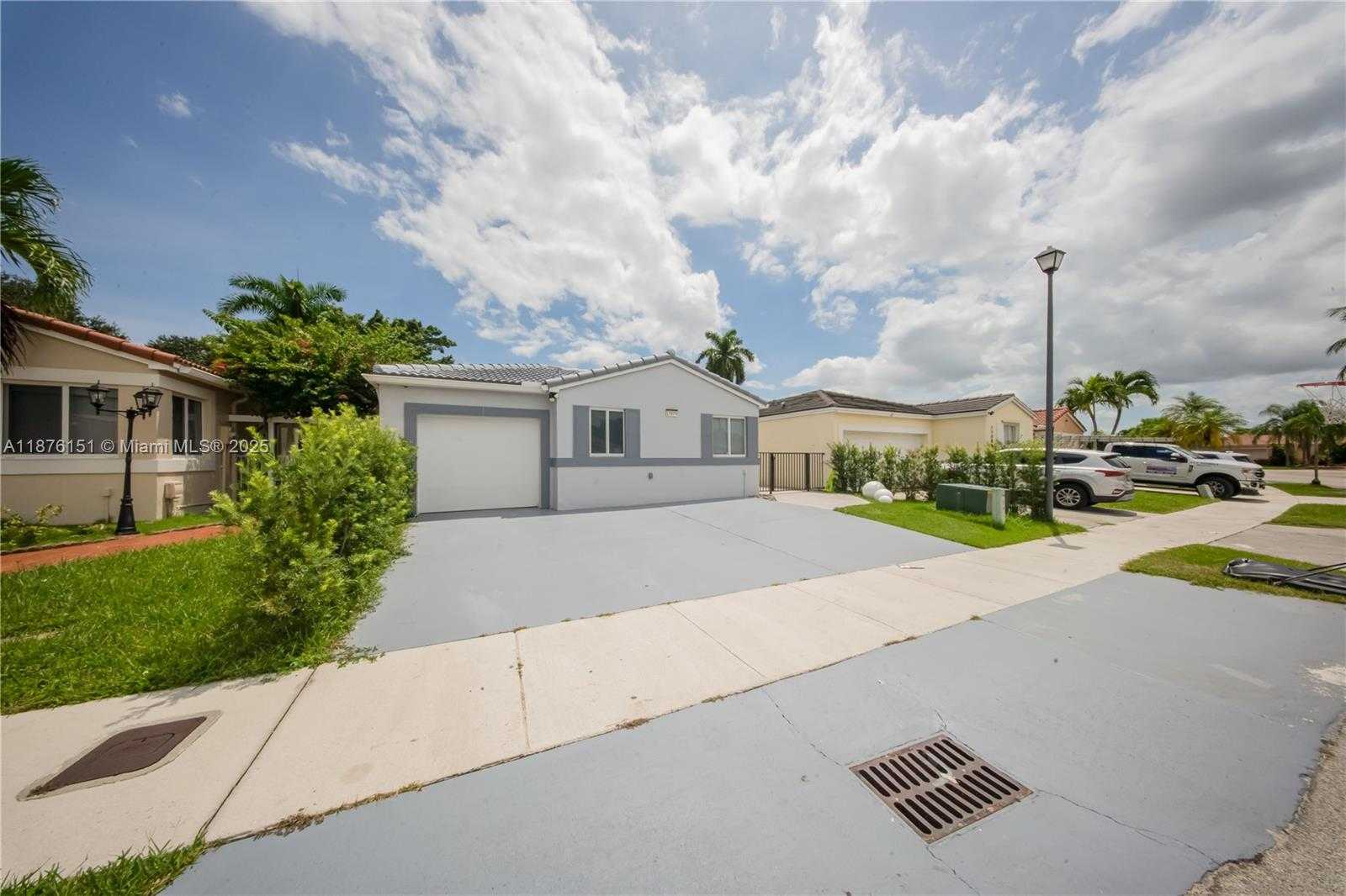 Small Image of 17079 SOUTH WEST 142ND PL, Miami Number 2