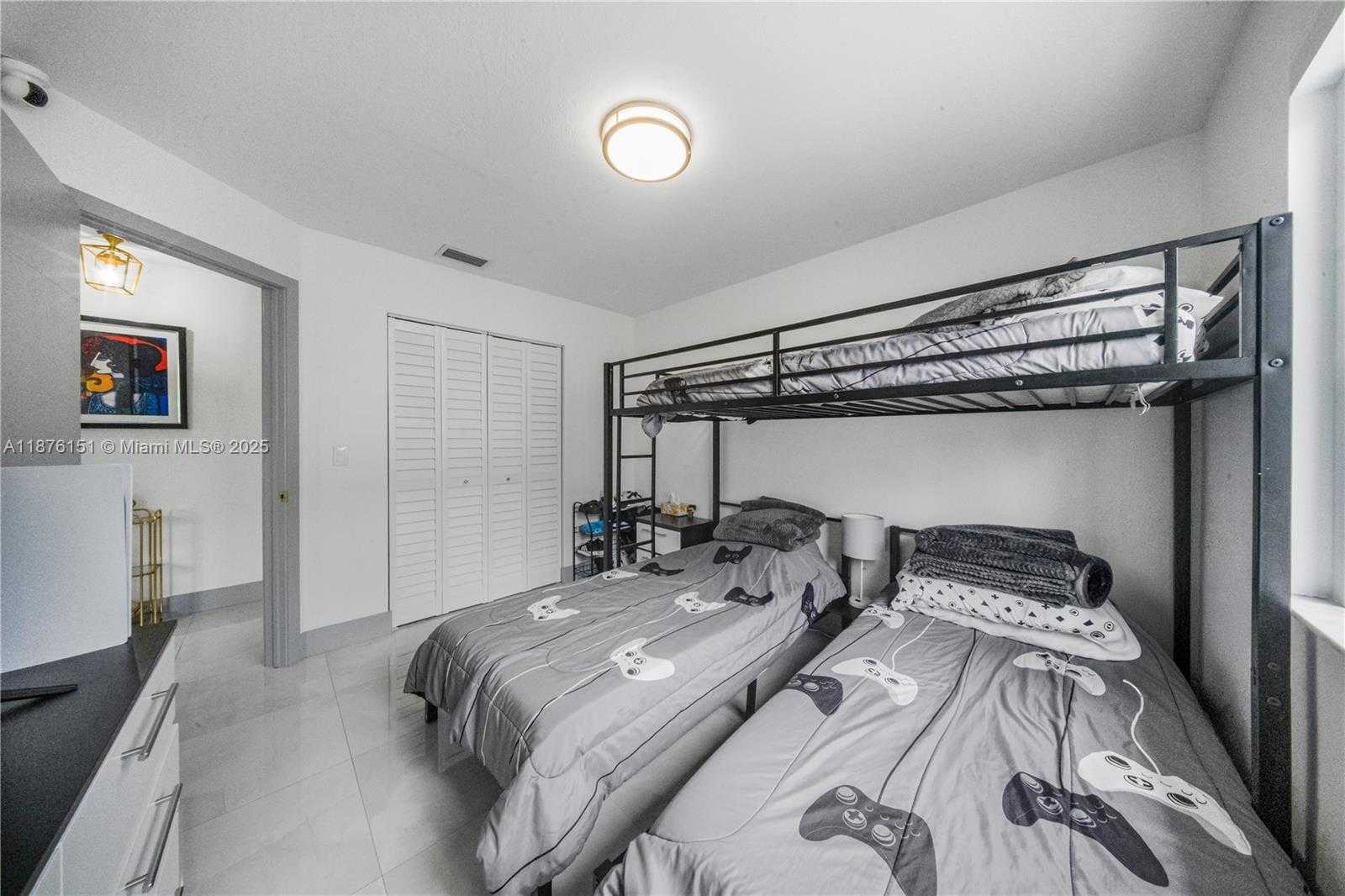 Small Image of 17079 SOUTH WEST 142ND PL, Miami Number 25