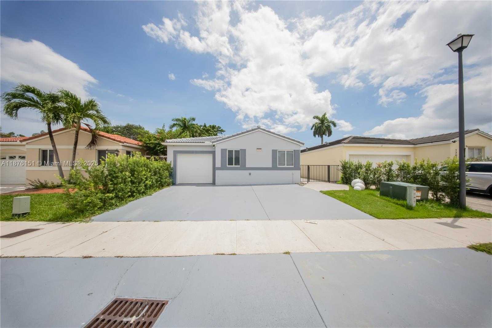 Small Image of 17079 SOUTH WEST 142ND PL, Miami Number 3