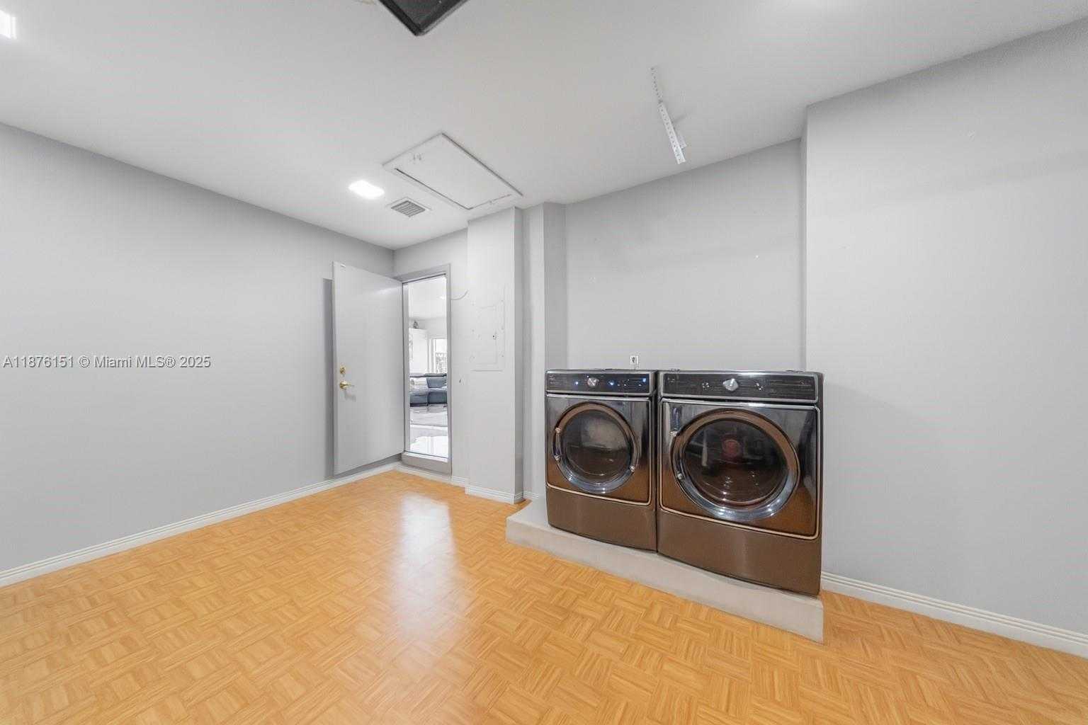 Small Image of 17079 SOUTH WEST 142ND PL, Miami Number 33
