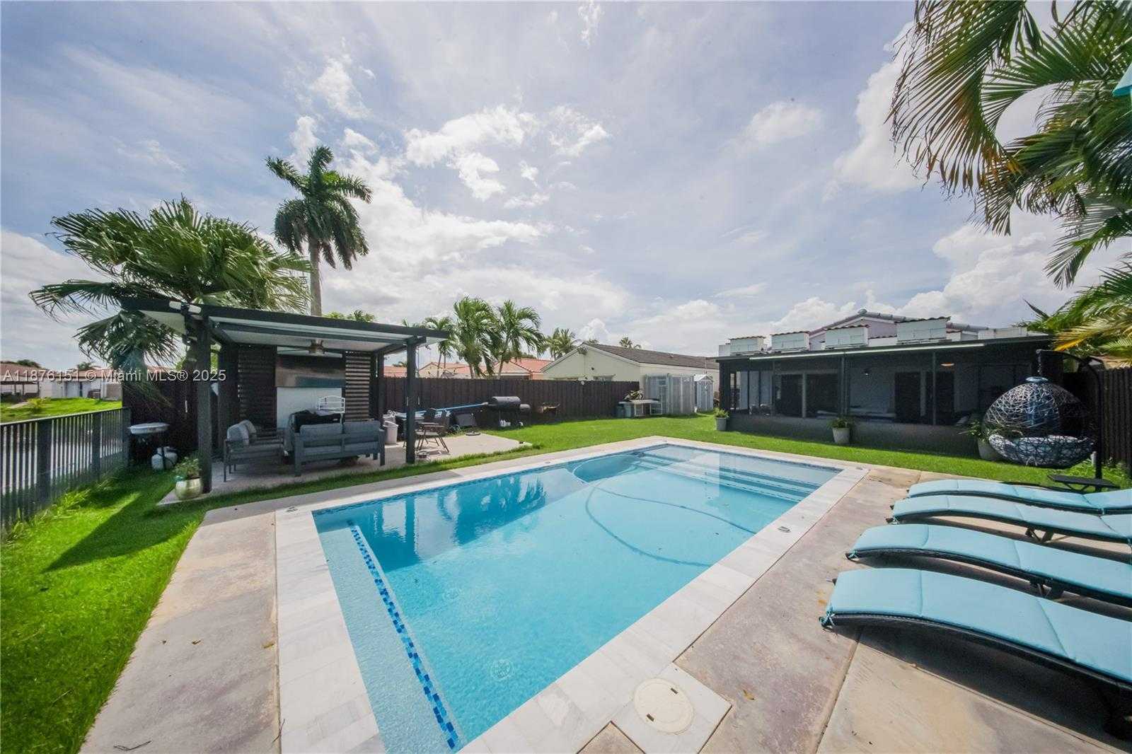 Small Image of 17079 SOUTH WEST 142ND PL, Miami Number 39