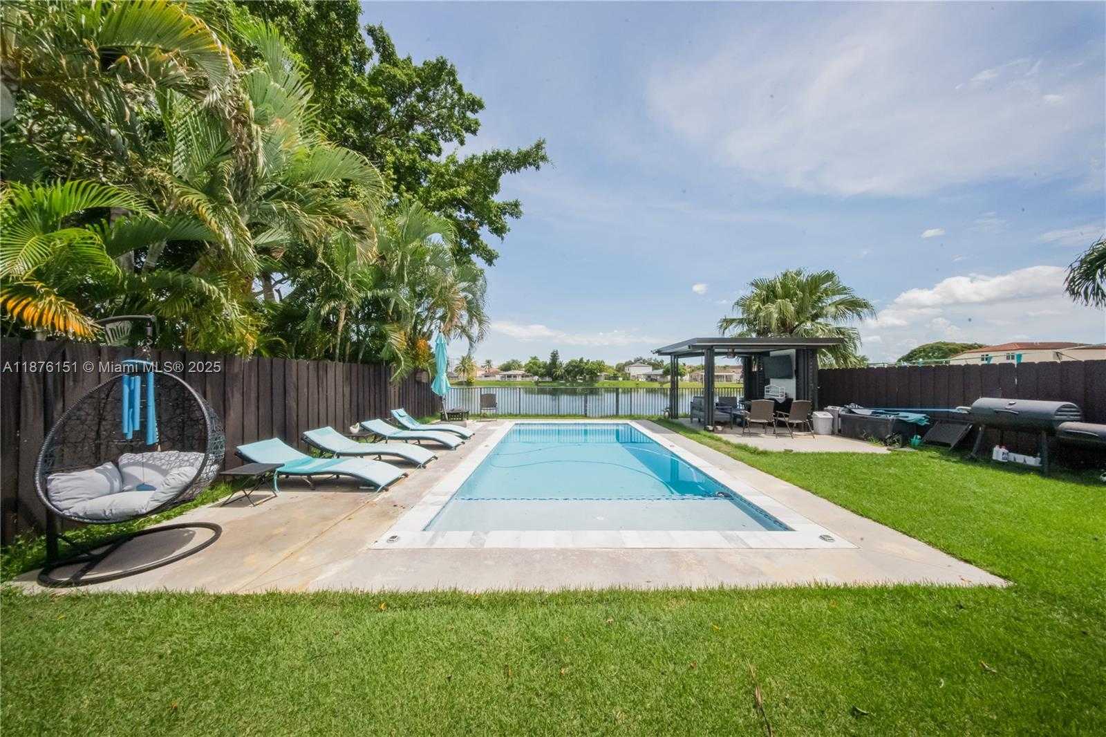 Small Image of 17079 SOUTH WEST 142ND PL, Miami Number 41