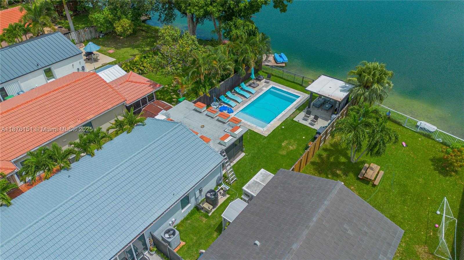 Small Image of 17079 SOUTH WEST 142ND PL, Miami Number 8