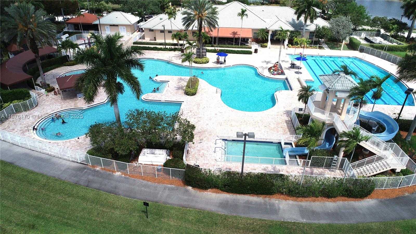 Small Image of 686 CONSERVATION DR, Weston Number 16