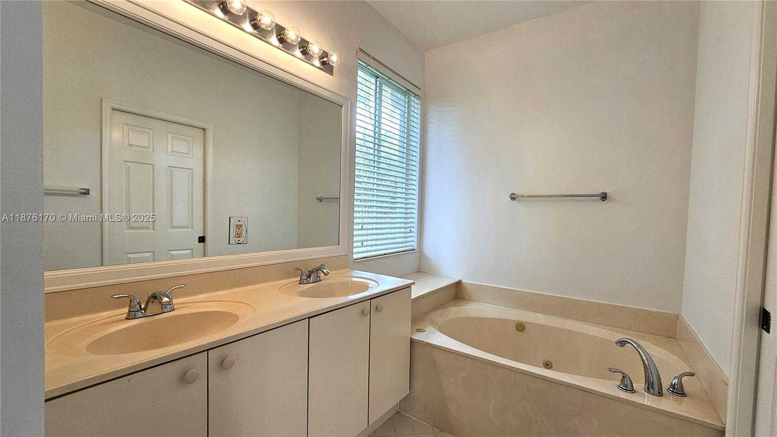 Small Image of 686 CONSERVATION DR, Weston Number 8