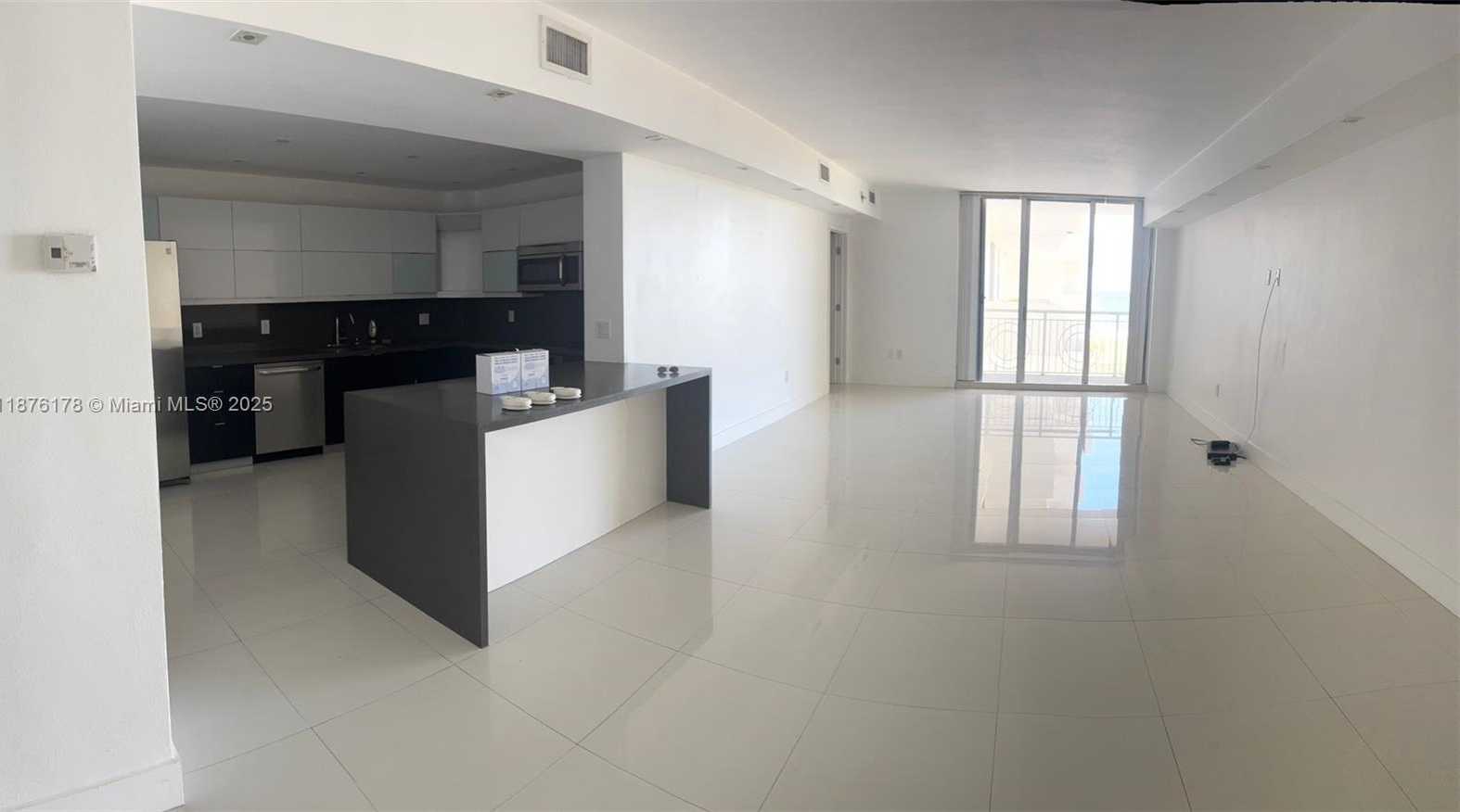 Small Image of 5825 COLLINS AVE #J4, Miami Beach Number 2