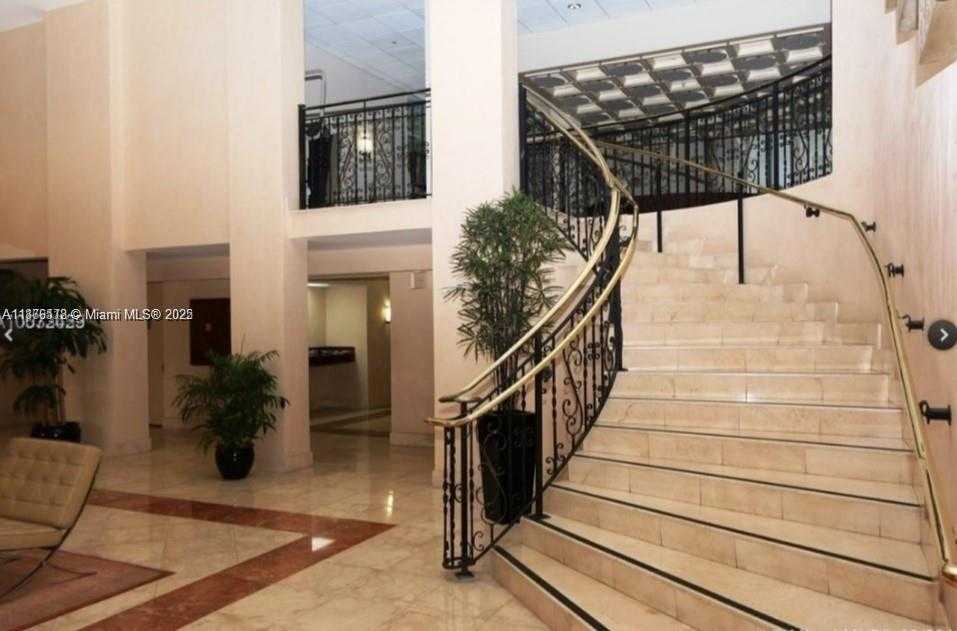Small Image of 5825 COLLINS AVE #J4, Miami Beach Number 32