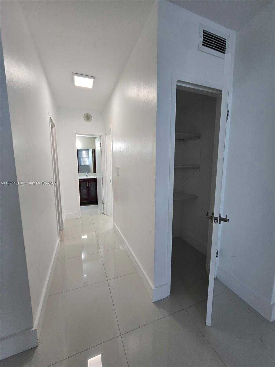 Small Image of 5825 COLLINS AVE #J4, Miami Beach Number 35