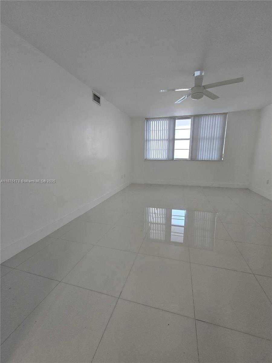 Small Image of 5825 COLLINS AVE #J4, Miami Beach Number 36
