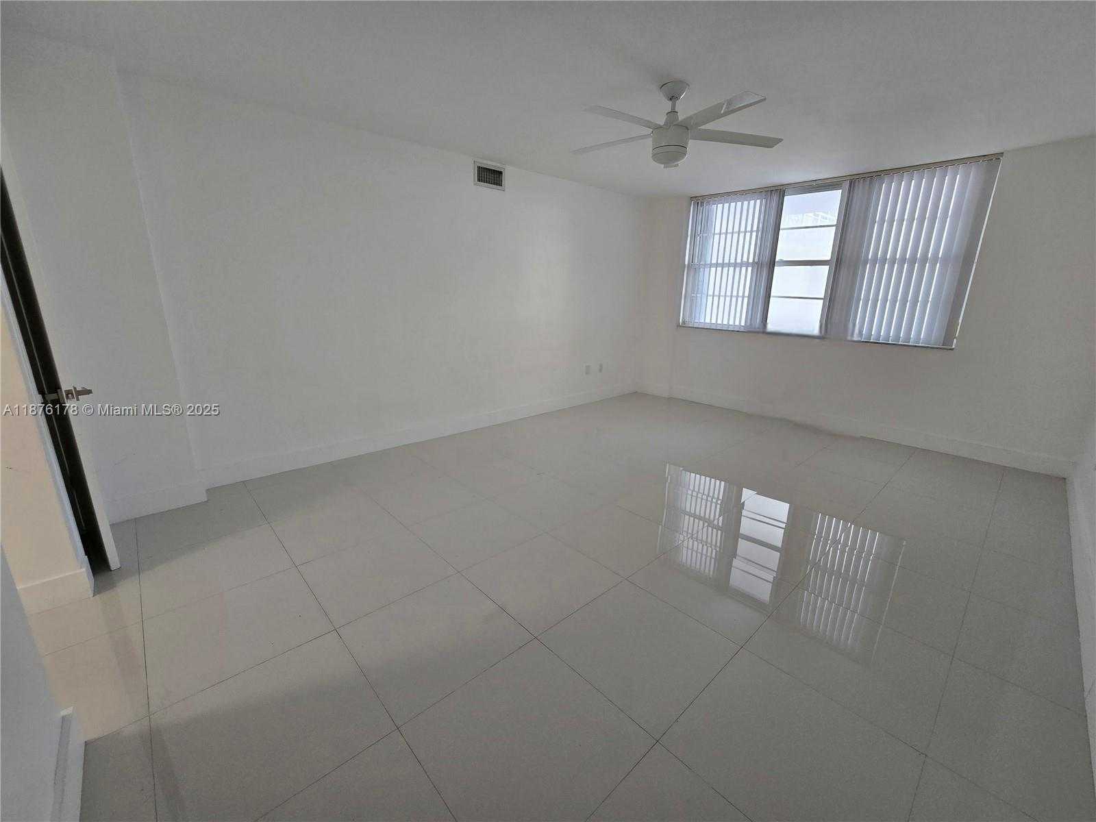 Small Image of 5825 COLLINS AVE #J4, Miami Beach Number 37
