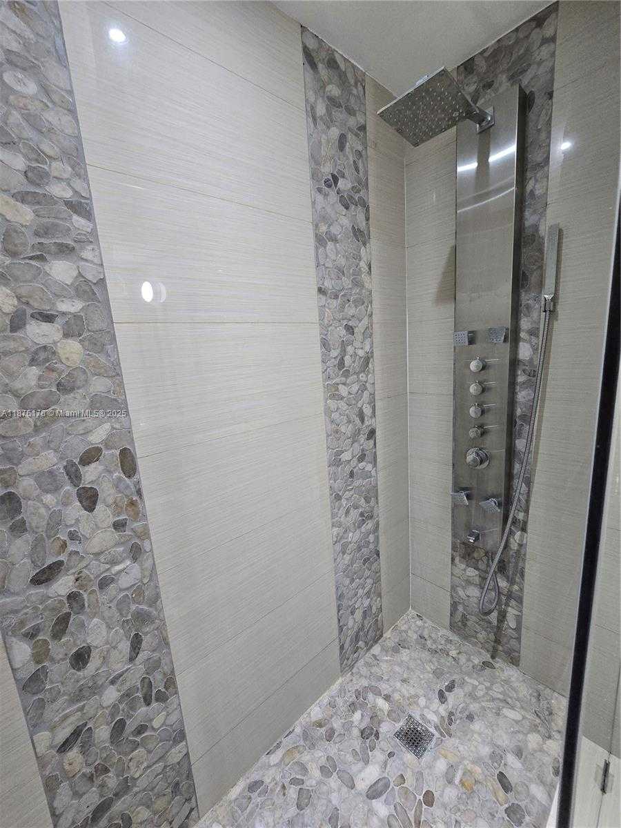 Small Image of 5825 COLLINS AVE #J4, Miami Beach Number 46