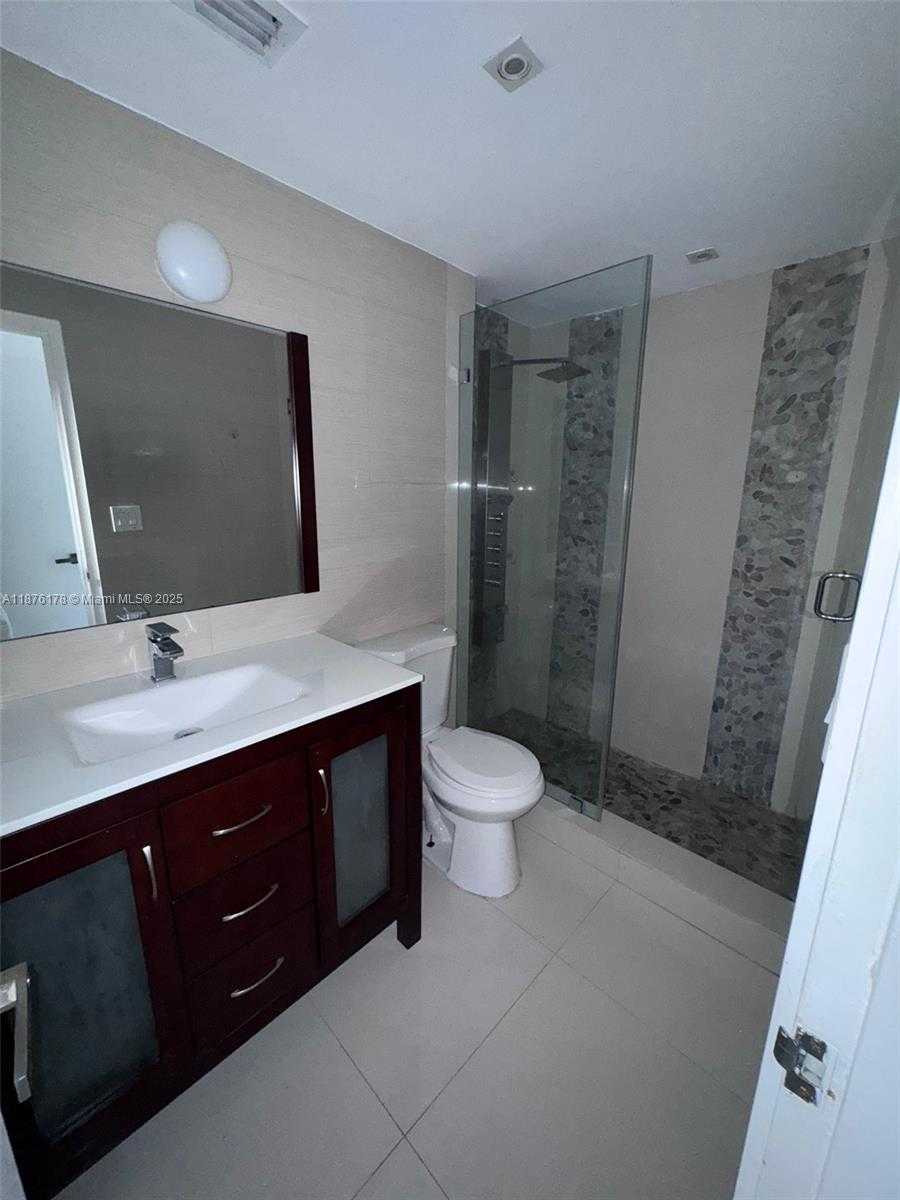 Small Image of 5825 COLLINS AVE #J4, Miami Beach Number 5