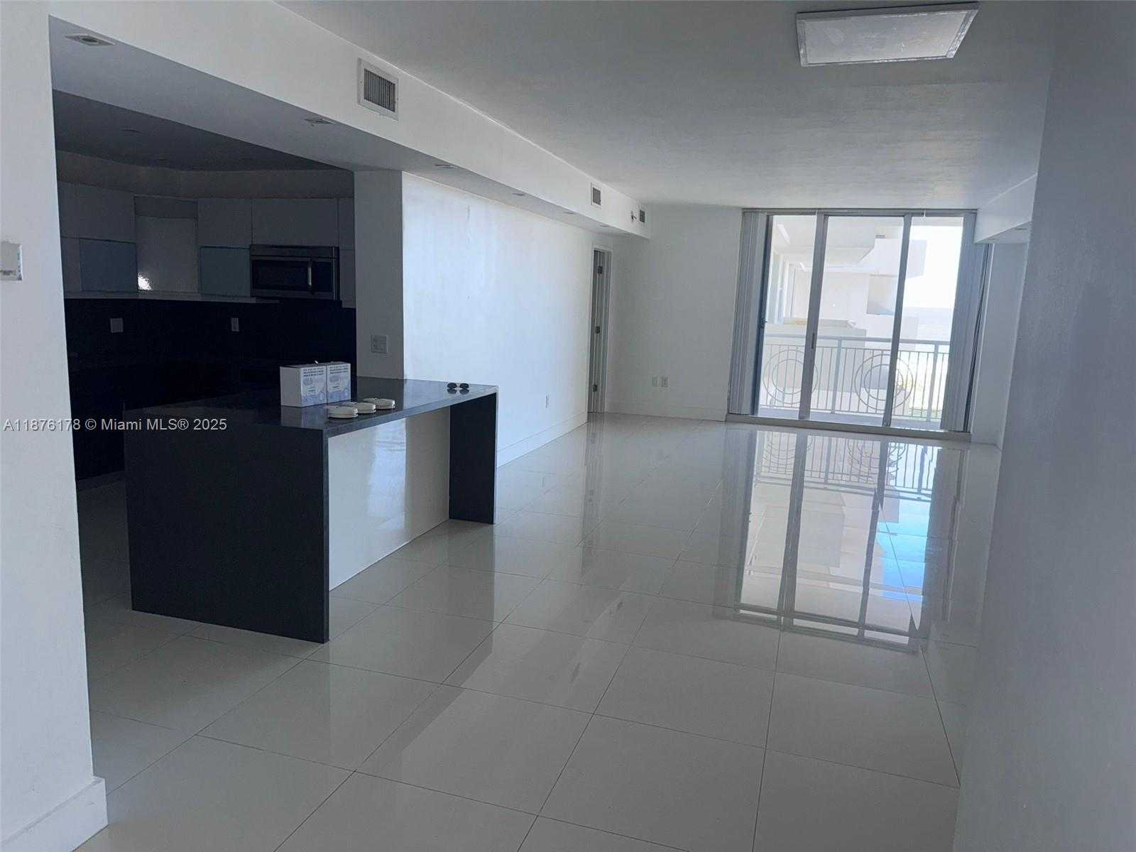 Small Image of 5825 COLLINS AVE #J4, Miami Beach Number 6