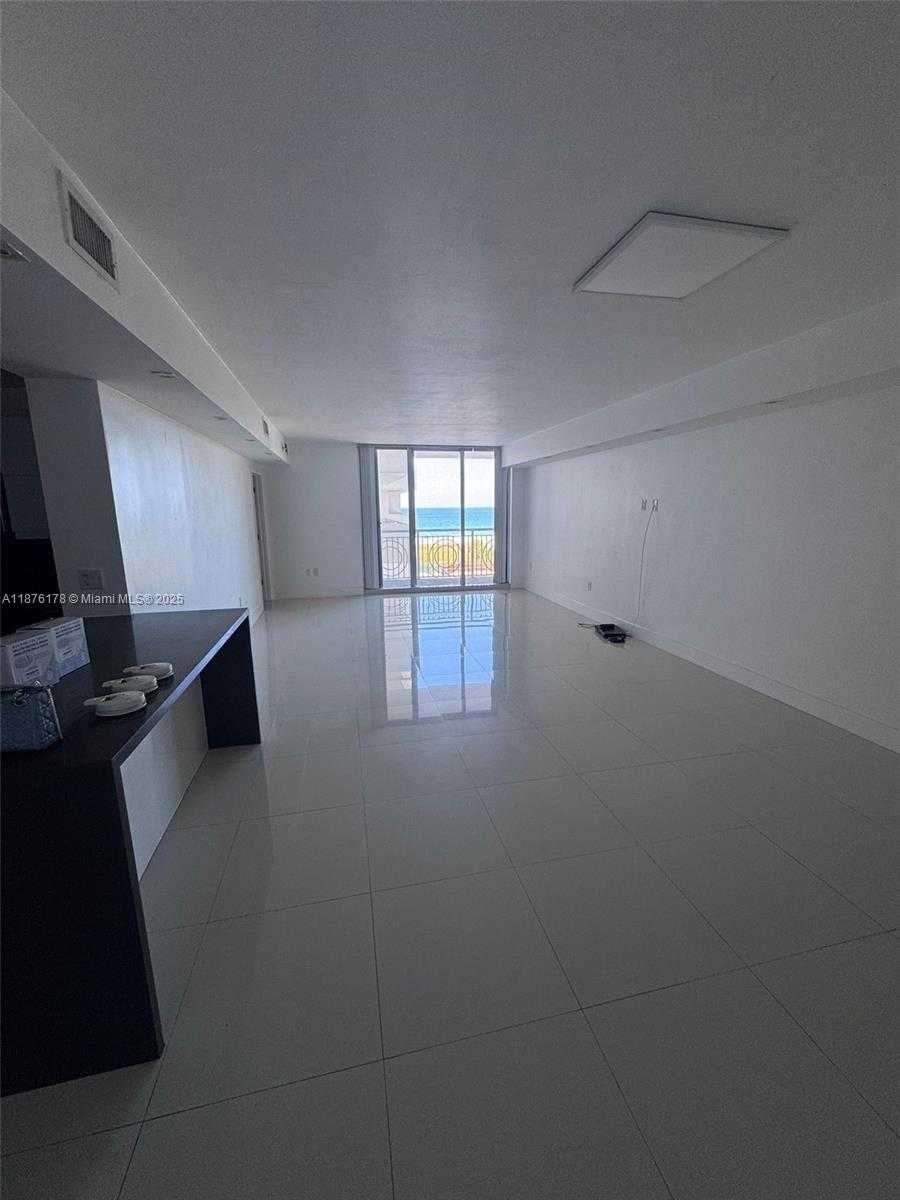 Small Image of 5825 COLLINS AVE #J4, Miami Beach Number 7