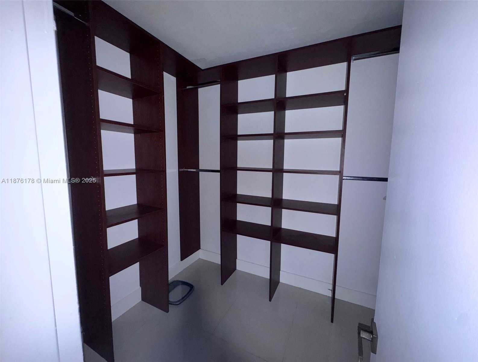 Small Image of 5825 COLLINS AVE #J4, Miami Beach Number 9